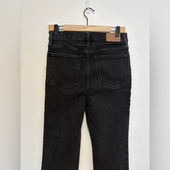 Madewell Cali Demi-Boot Jeans in Bayland Wash:
Raw-Hem Edition , sz : 28 - Picture 8 of 11